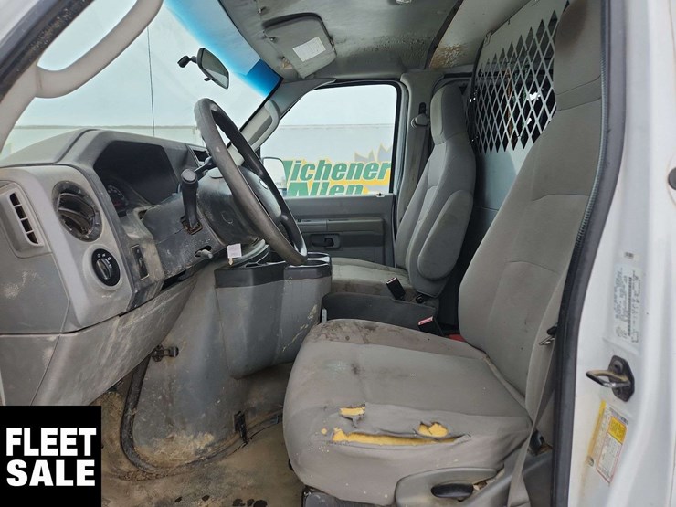 2013-ford-cargo-image-14