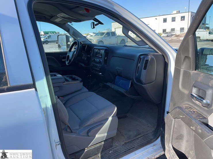 2015-chevrolet-silverado-2500hd-image-28