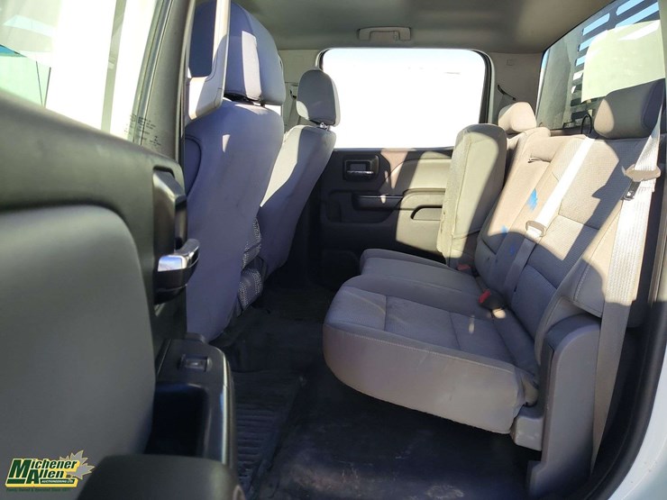 2015-chevrolet-silverado-2500hd-image-18