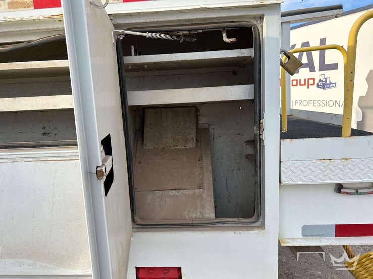 2004-international-durastar-4300-image-22