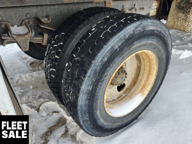 2020-freightliner-m2-106-image-10