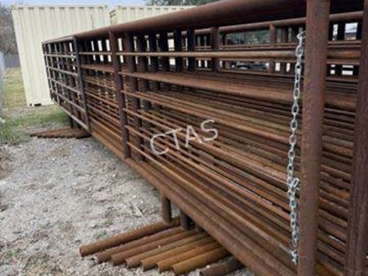 #147-•-freestanding-panels-24'-w/-one-12'-gate-image-5