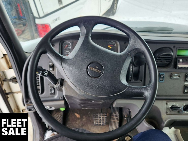 2020-freightliner-m2-106-image-17