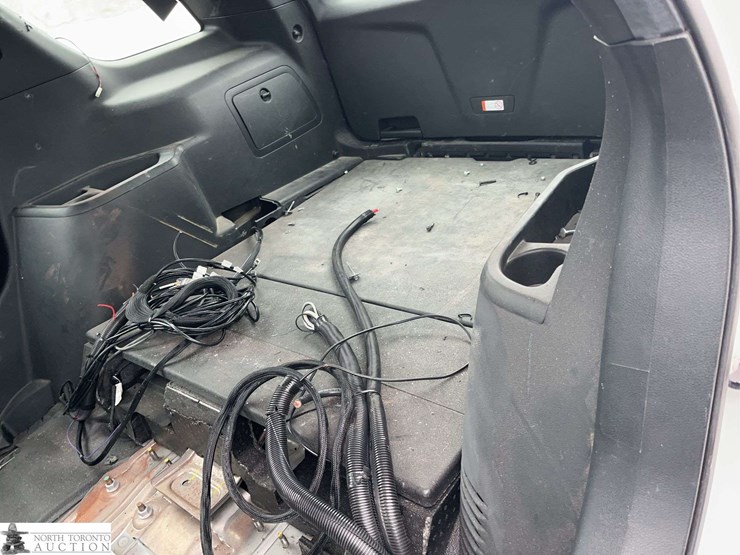 2019-ford-explorer-image-30