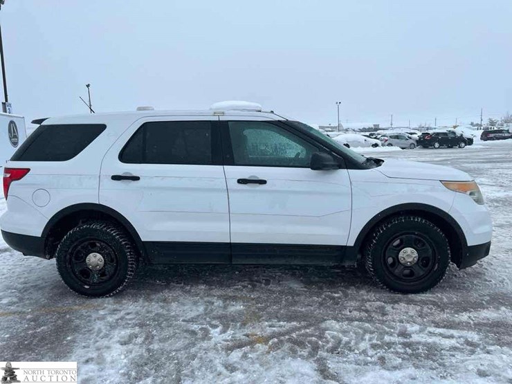 2014-ford-explorer-image-16