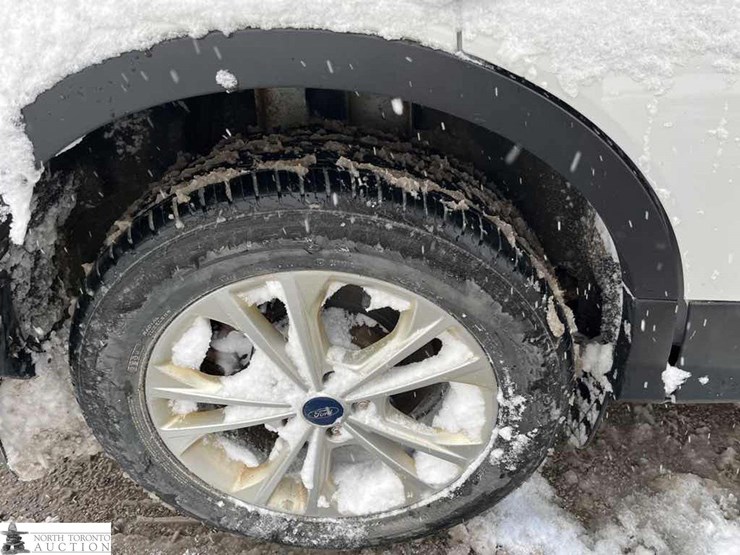 2017-ford-escape-se-image-8