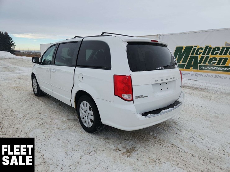 2015-dodge-grand-caravan-sxt-image-3