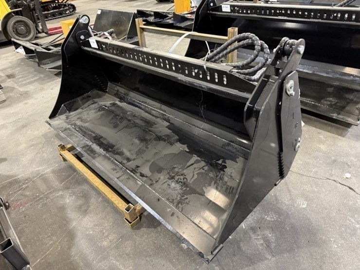 2025-giyi-72"-4-in-1-bucket-image-2