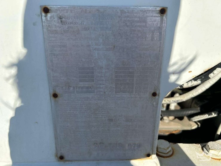 2006-international-bucket-truck-image-36