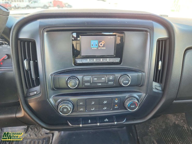 2015-chevrolet-silverado-2500hd-image-21