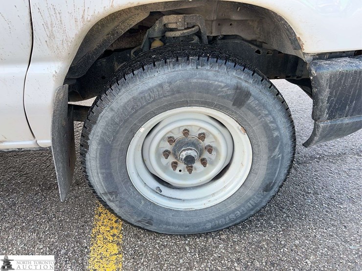 2013-ford-cargo-image-10