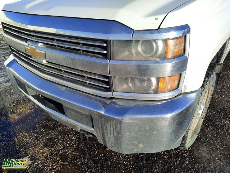 2015-chevrolet-silverado-2500hd-image-30