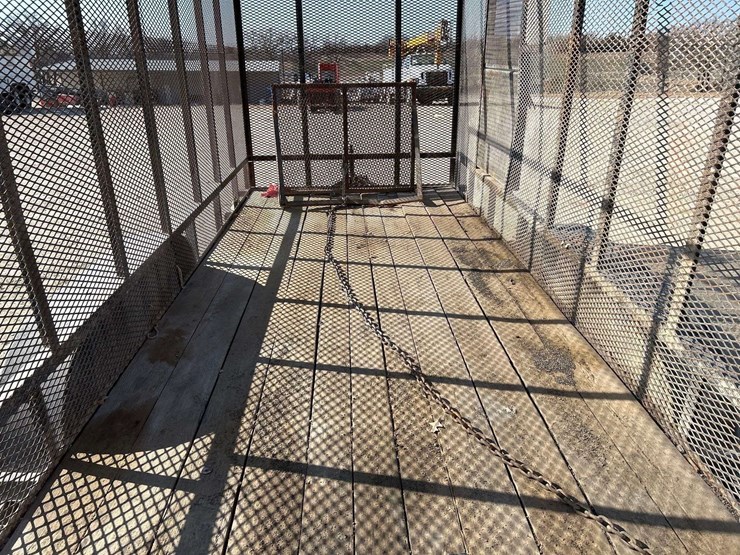 2014-top-hat-trailer-image-9