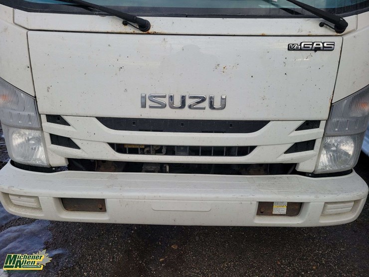 2017-isuzu-npr-image-22