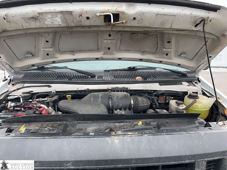 2014-ford-cargo-image-36