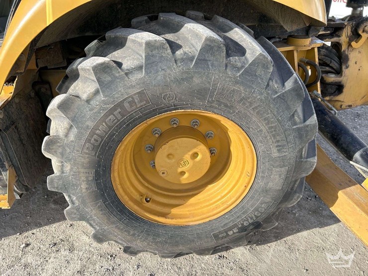 2015-caterpillar-backhoe-image-34