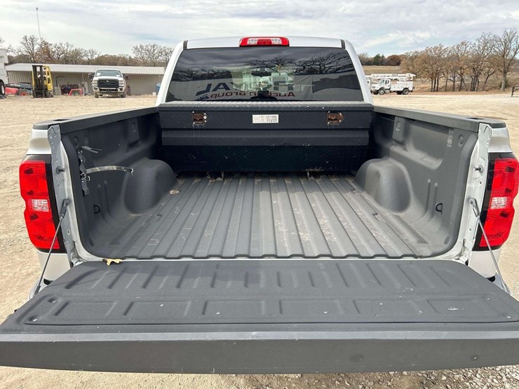 2018-chevrolet-silverado-1500-image-21