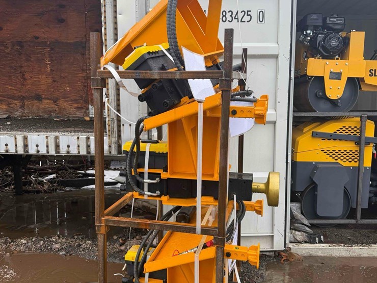 new-giyi-co.-skid-steer-pile-hammer-image-3