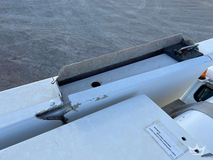 2006-freightliner-m2-bucket-truck-image-36