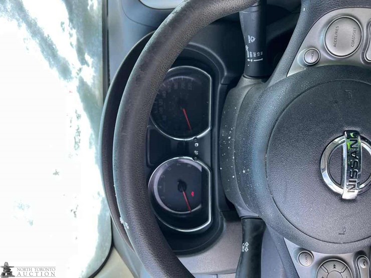 non-operable-2013-nissan-versa-sv-image-14