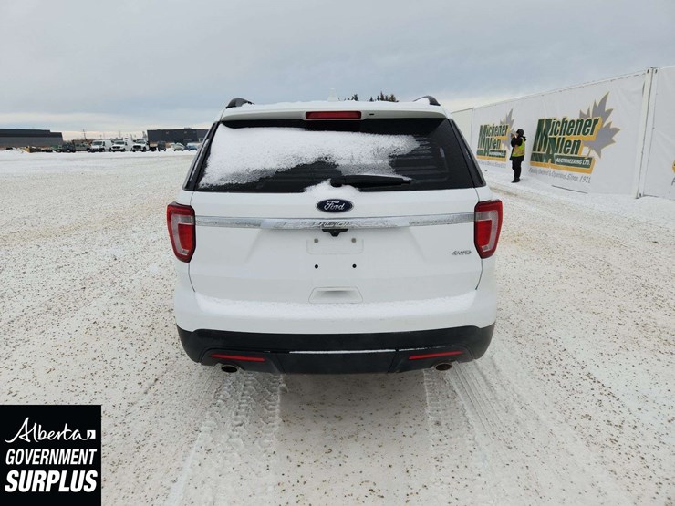 2017-ford-explorer-image-7