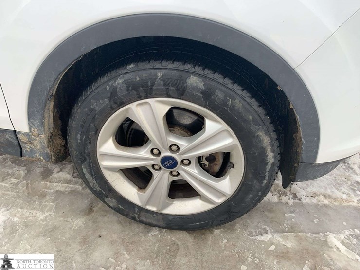 2015-ford-escape-se-image-14