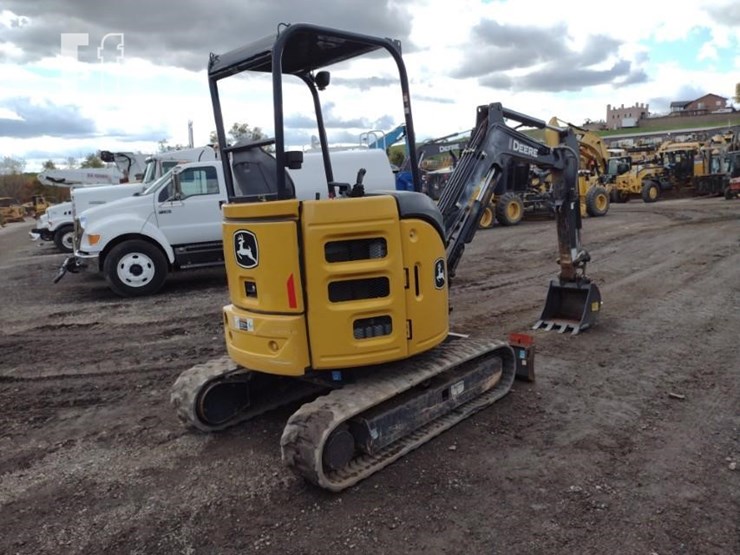 2022-deere-26g-image-48