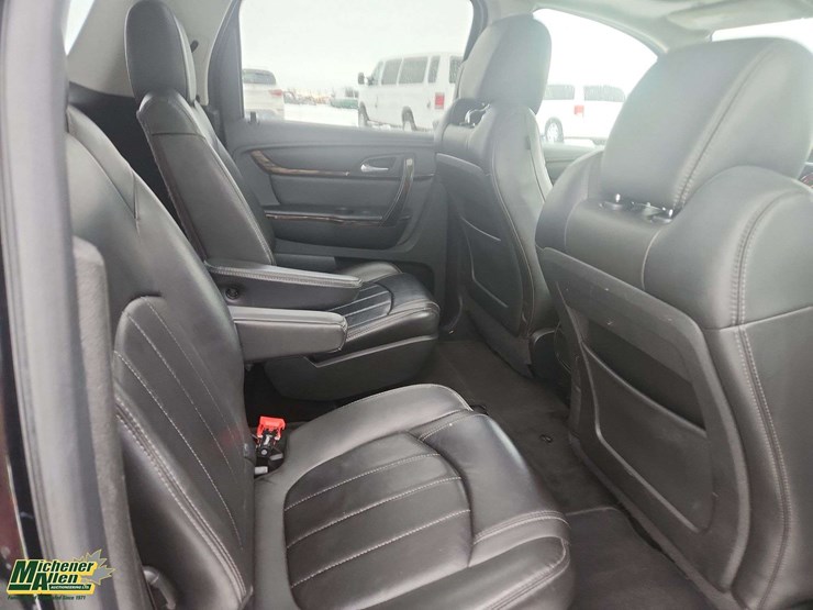 2015-gmc-acadia-image-27