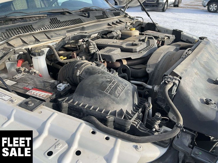 2015-dodge-3500-image-24