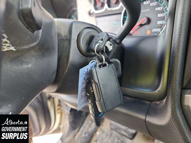 2016-chevrolet-silverado-2500hd-image-25