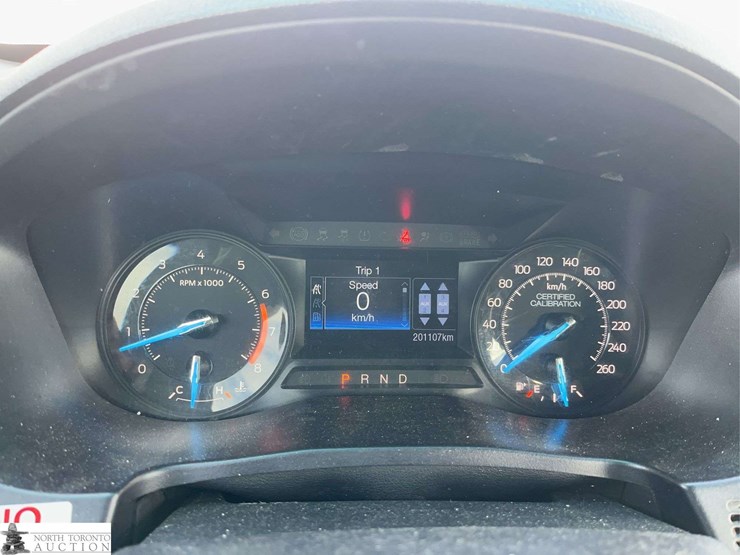 2017-ford-explorer-image-19