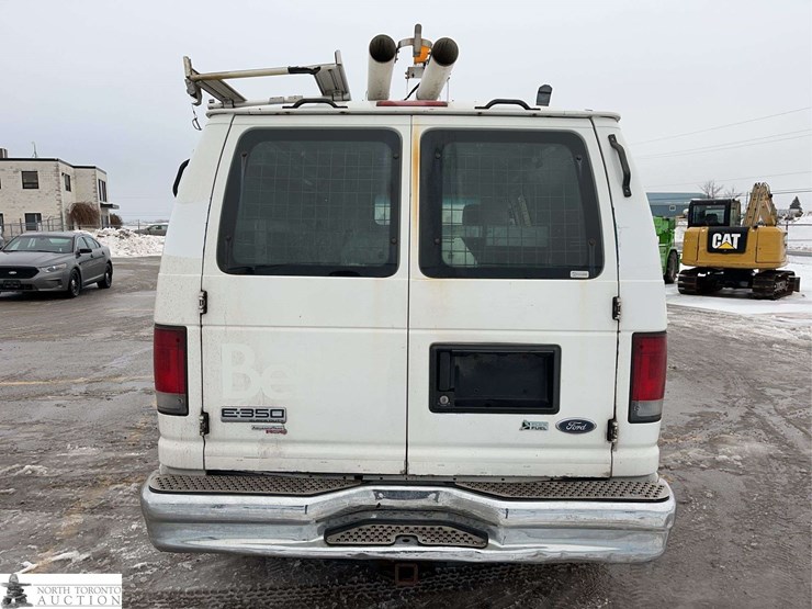 2011-ford-cargo-image-6