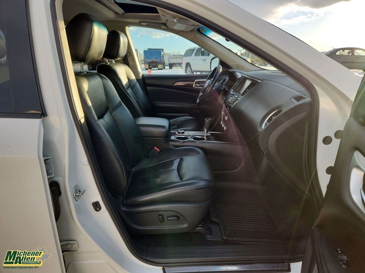 2015-nissan-pathfinder-image-18