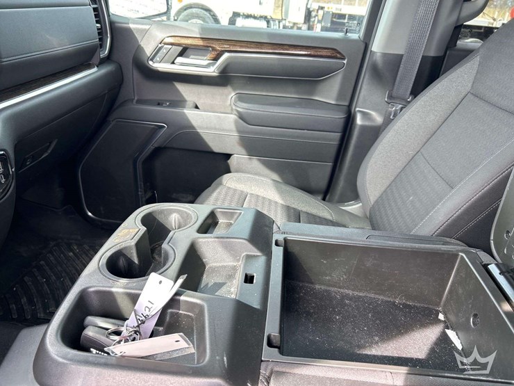 2023-gmc-seirra-elevation-crew-cab-4x4-pick-up-truck-image-18