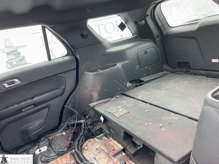 2018-ford-explorer-image-30