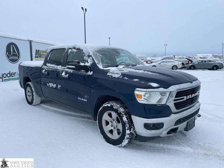 2019-ram-1500-big-horn-image-2