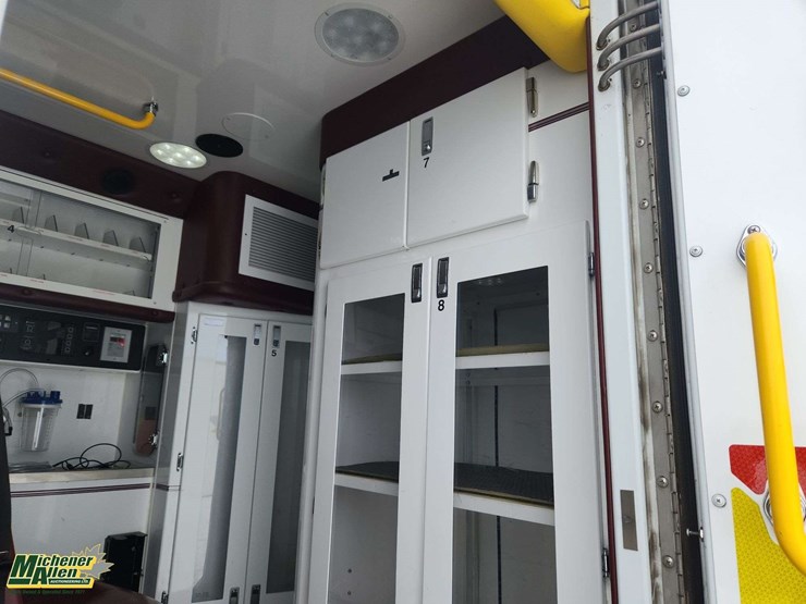 2016-chevrolet-express-s/a-ambulance-image-33