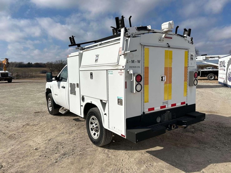 2013-chevrolet-silverado-3500hd-image-2