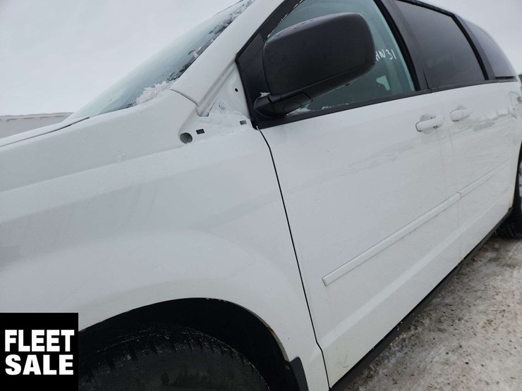 2015-dodge-grand-caravan-sxt-image-40