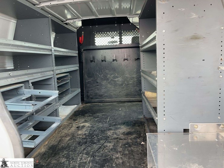 2013-ford-cargo-image-26