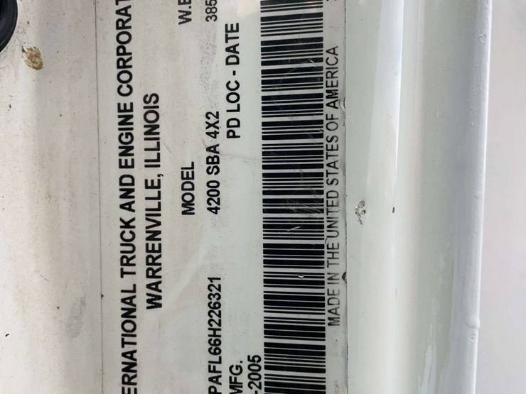 2006-international-durastar-4200-image-9