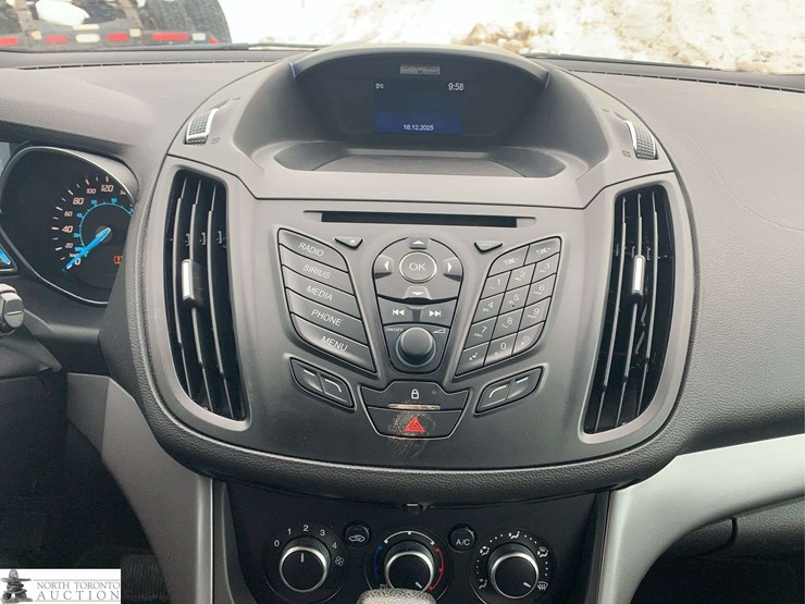 2015-ford-escape-se-image-21