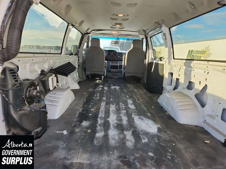 2014-ford-cargo-image-17