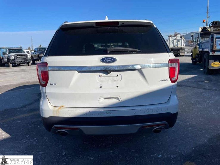 2017-ford-explorer-image-5