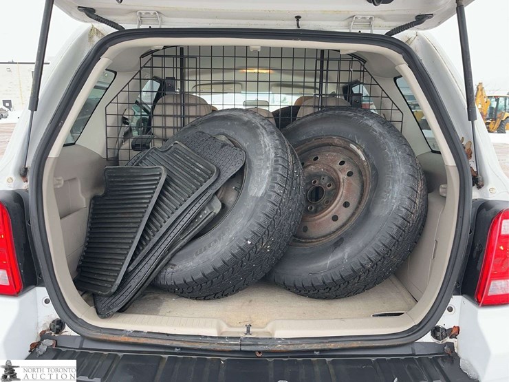 2012-ford-escape-xlt-image-32