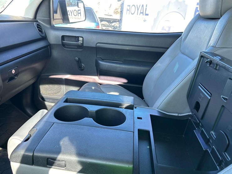 2014-toyota-tundra-image-17