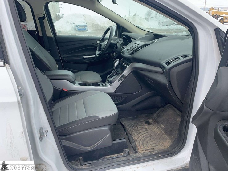 2015-ford-escape-image-23