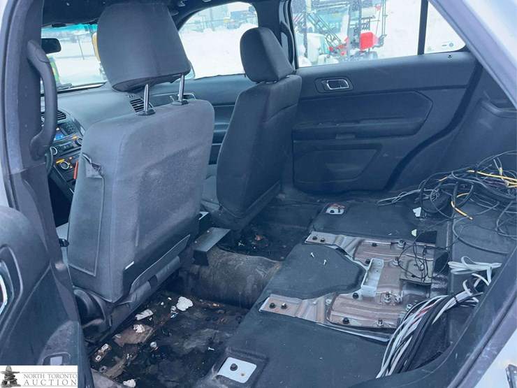 2016-ford-explorer-police-interceptor-image-28