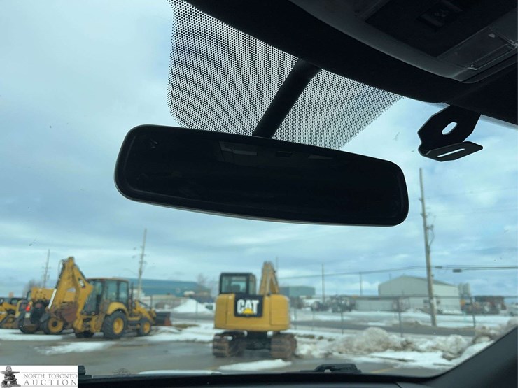 2019-ford-explorer-image-25