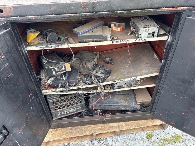 #6541-•-e1.-steel-cabinet-full-of-cb-radios-image-3